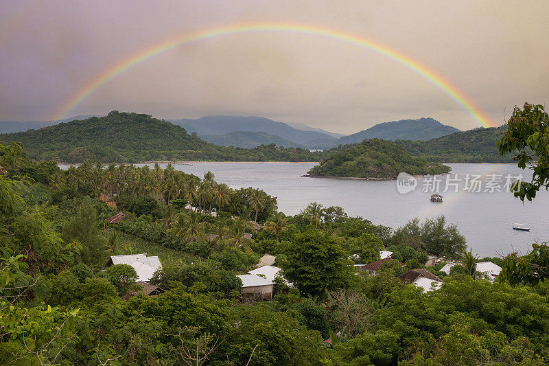 彩虹at Gili Asahan，印度尼西亚龙目岛